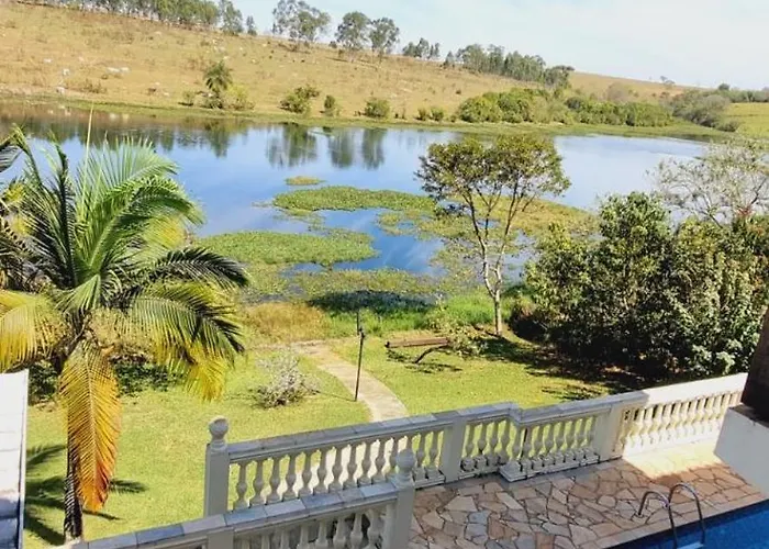 Belíssima casa no lago próxima ao Thermas Water Park