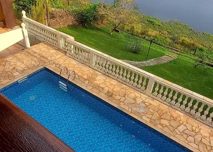 Belíssima casa no lago próxima ao Thermas Water Park